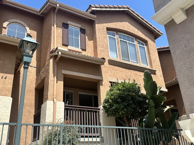 Building Photo - 926 Camino De La Reina