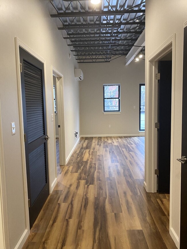 Interior Photo - The Knick