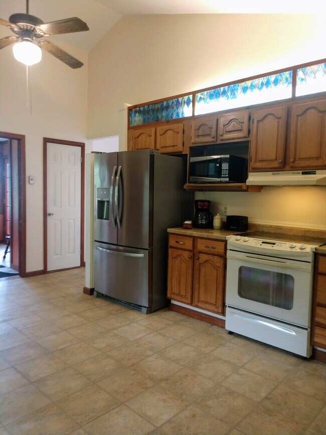 Kitchen - 104 Greenwood Ln