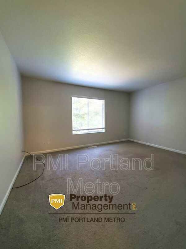 Foto del edificio - 5681 NE Hidden Creek Dr