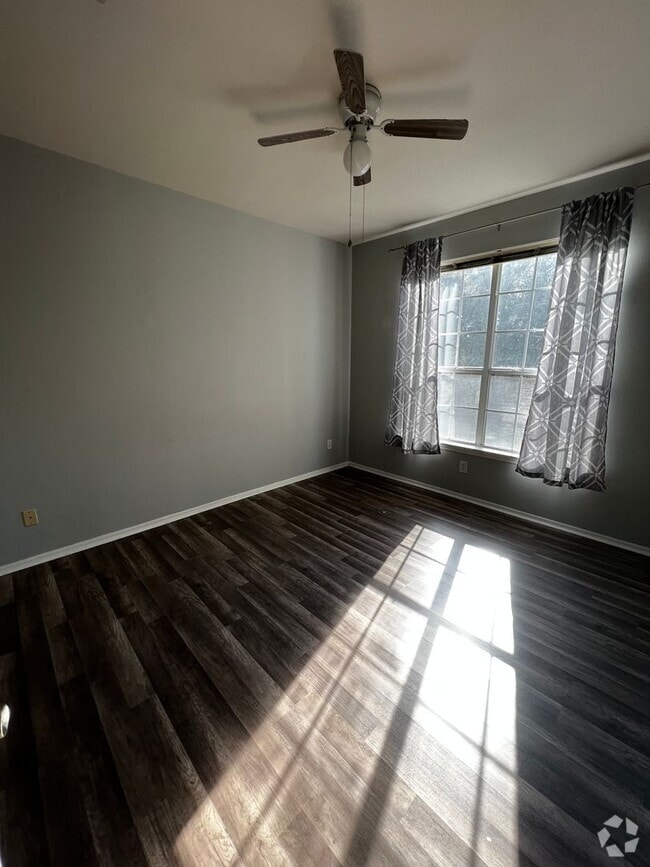Building Photo - 201 Colima Ct