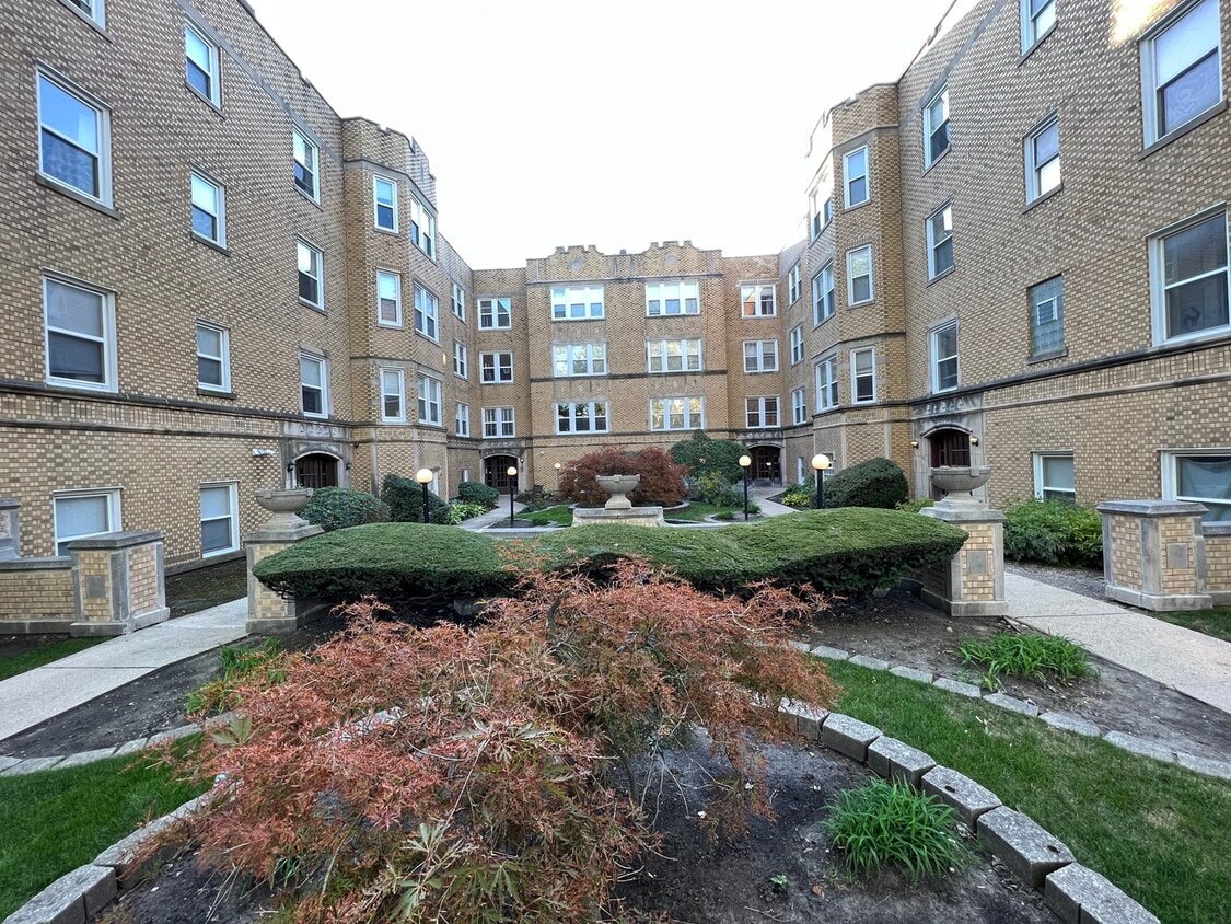 6322 N Richmond St Unit 3A, Chicago, IL 60659 Condo for Rent in