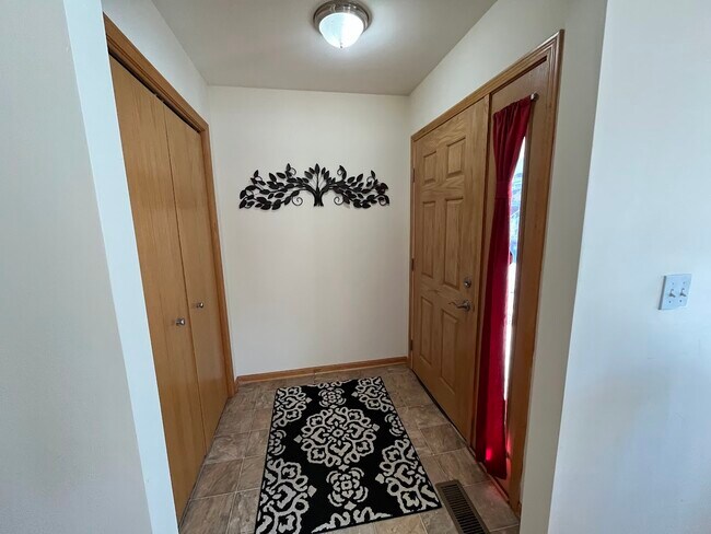 Foyer - 7171 W Rawson Ave