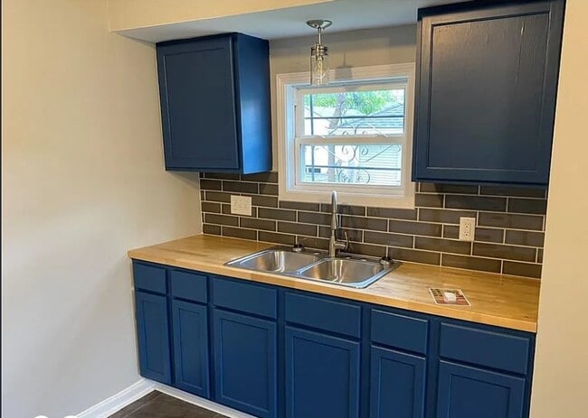 Foto del edificio - 2624 E 17th St