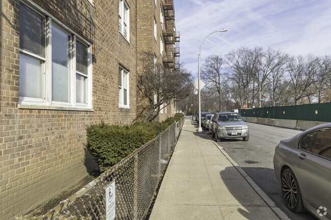 Foto del edificio - 180 Van Cortlandt Park S