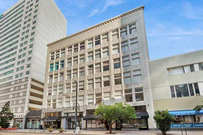 Building Photo - ReNew on Stout