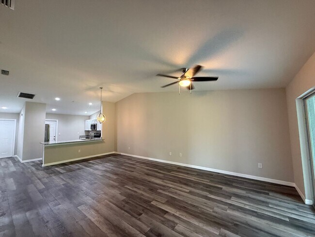 Foto del edificio - Duplex for Rent