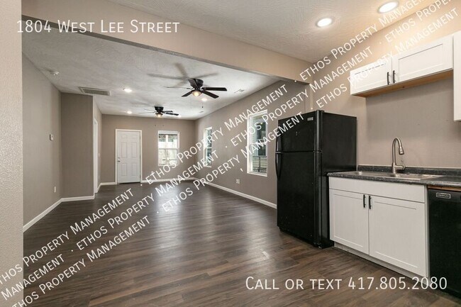 Building Photo - 1804 W Lee St