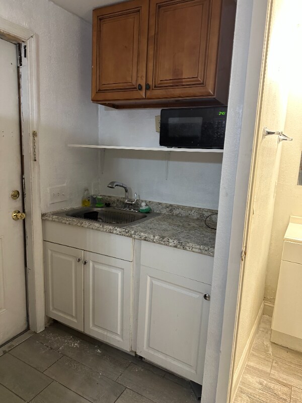 Building Photo - 2806 Tropic Rd