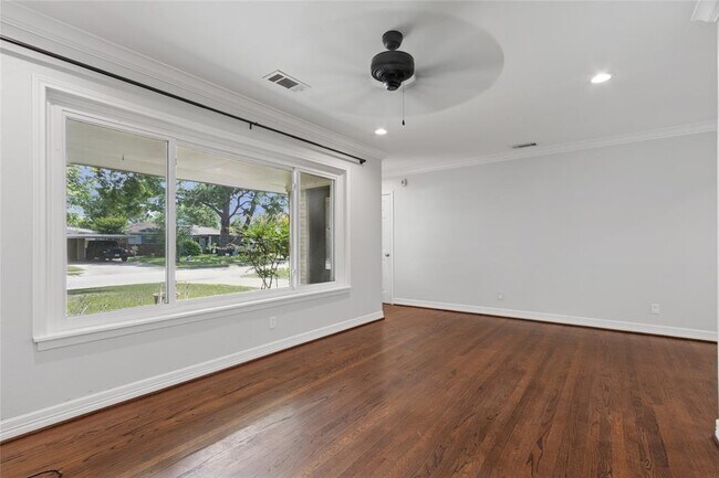 Building Photo - 5206 De Lange Ln