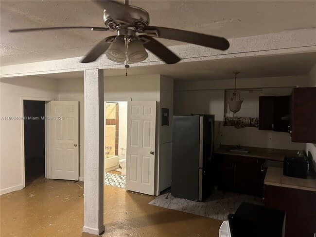 Building Photo - 1017 Chipola Rd