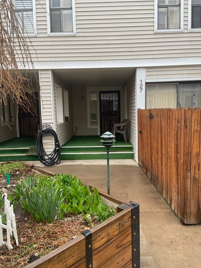 Picture of Apartments for Rent with a Walk-In Closet in Raintree, Denver ...