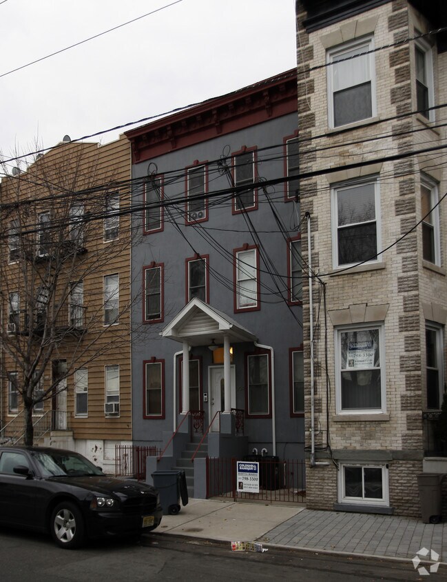 Building Photo - 209 Webster Ave