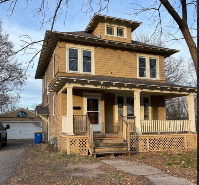 Primary Photo - 448 E School St