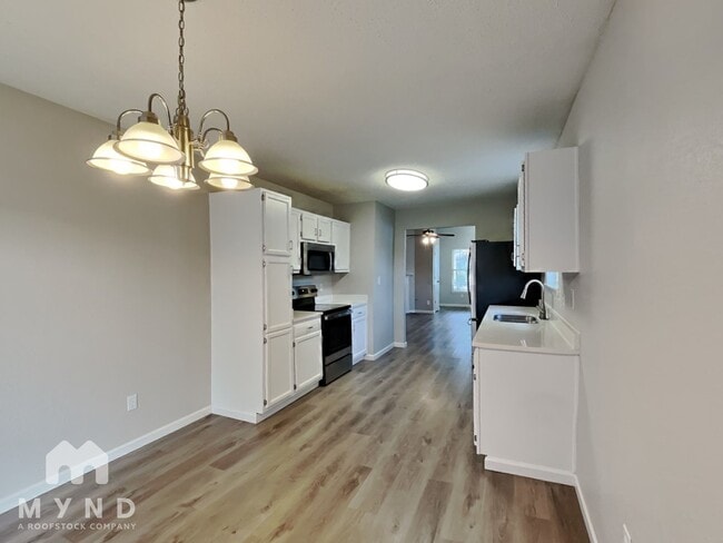 Building Photo - 15466 Ten Point Dr