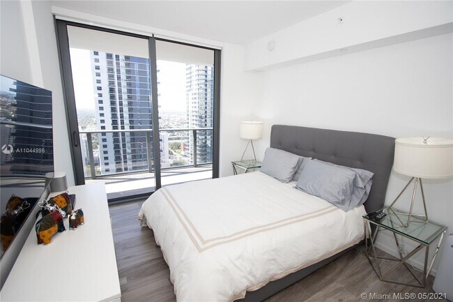 Foto del edificio - 900 S Miami Ave