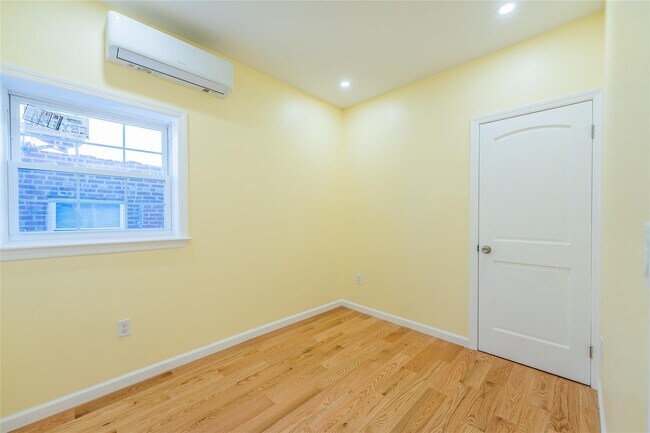 Foto del edificio - 82-33-82165 165th St