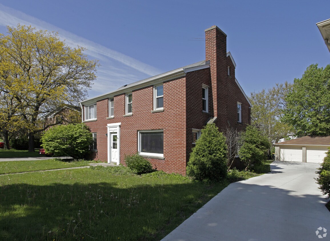 Building Photo - 827 N Glenview Ave