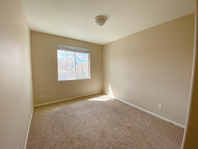 Building Photo - 9779 Horned Lark Way