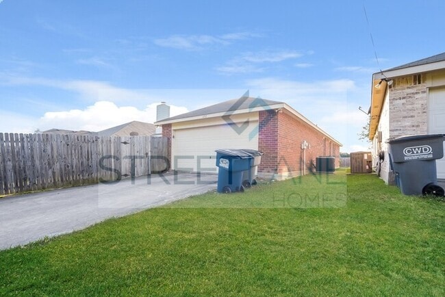 Building Photo - SPRING SPECIAL!!- $1000 off First Full Mon...