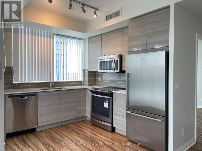 Photo du bâtiment - 55-955 Eglinton Ave W