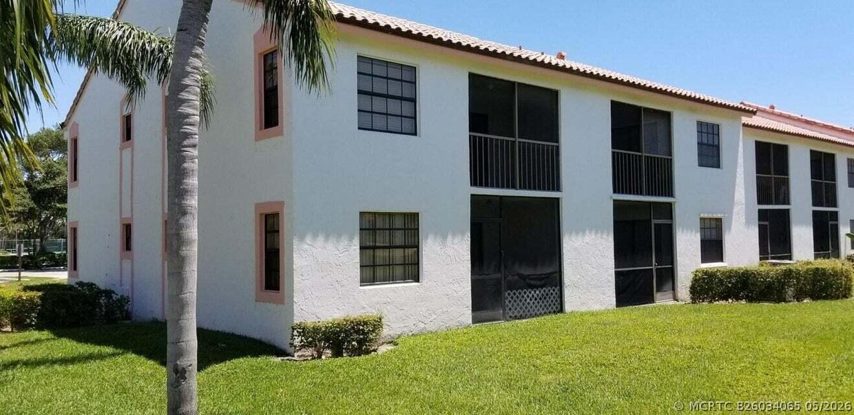 Building Photo - 3050 Norwood Pl