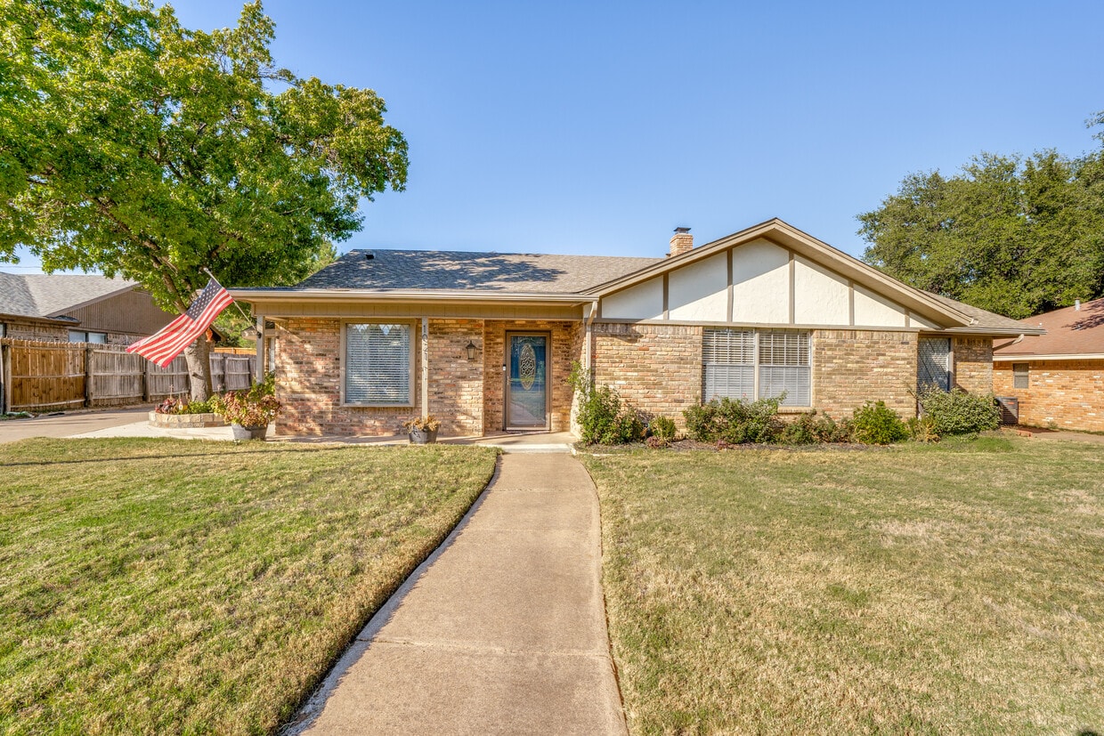 1021 Auburn Dr, Arlington, TX 76012 House Rental in Arlington, TX