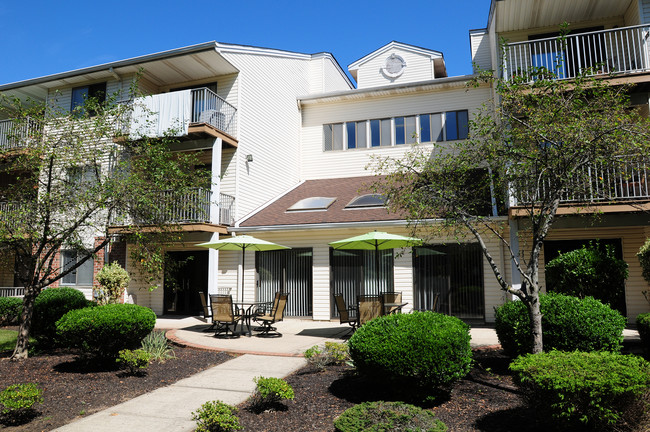 Foto del edificio - Edison Woods Senior