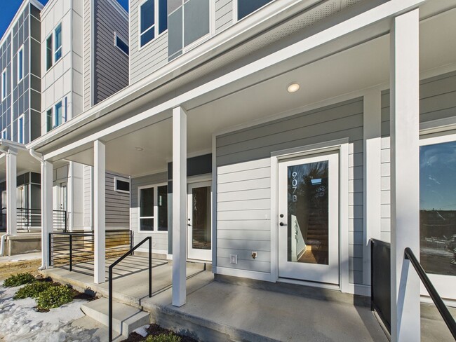 Building Photo - 907 Bainbridge St