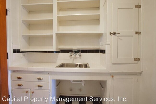 Foto del edificio - 6425 SW Corbett Ave