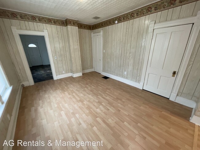 Building Photo - 3 br, 1 bath House - 636 W Creighton Ave