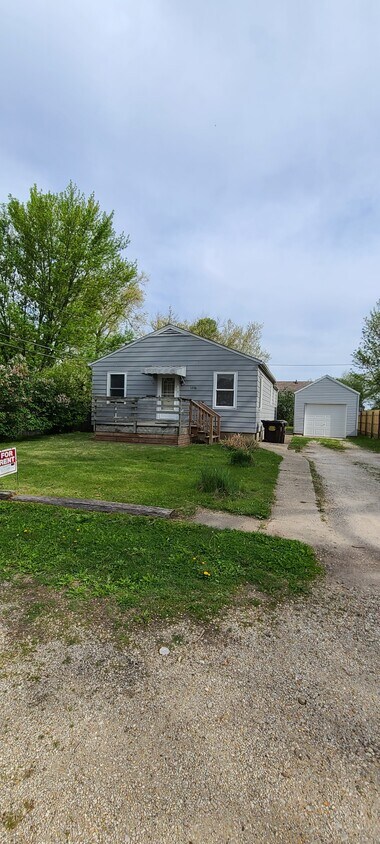 Front - 1206 W 15th St