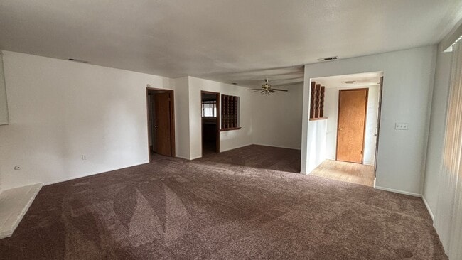 Building Photo - Central Hemet - Three Bedroom, Two Bathroo...