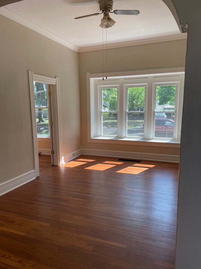 Foto del edificio - 3247 Blackstone Dr