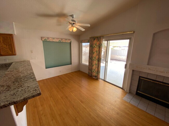 Foto del edificio - 4 bed/3 bath home located in Henderson