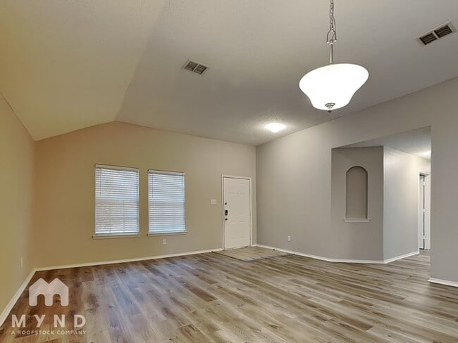 Building Photo - 1122 Buckingham Dr