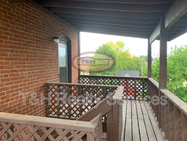 Building Photo - 1827 N Talbott St
