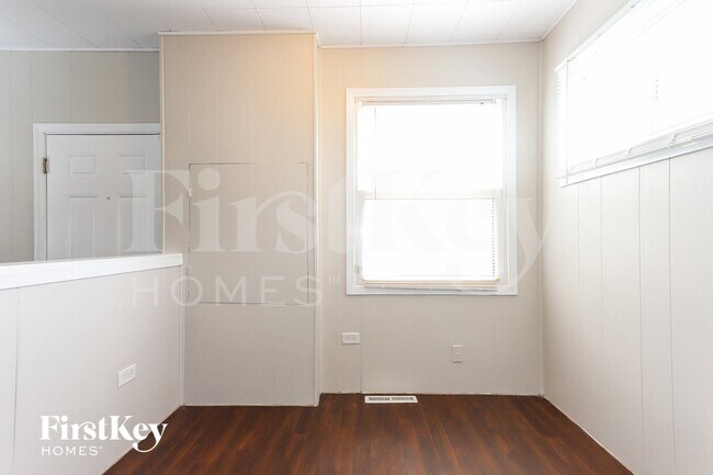 Foto del edificio - 14448 Kilbourn Ave