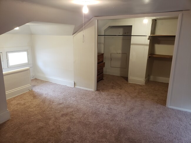 Large Walk In Closet - 1542 Quarrier St