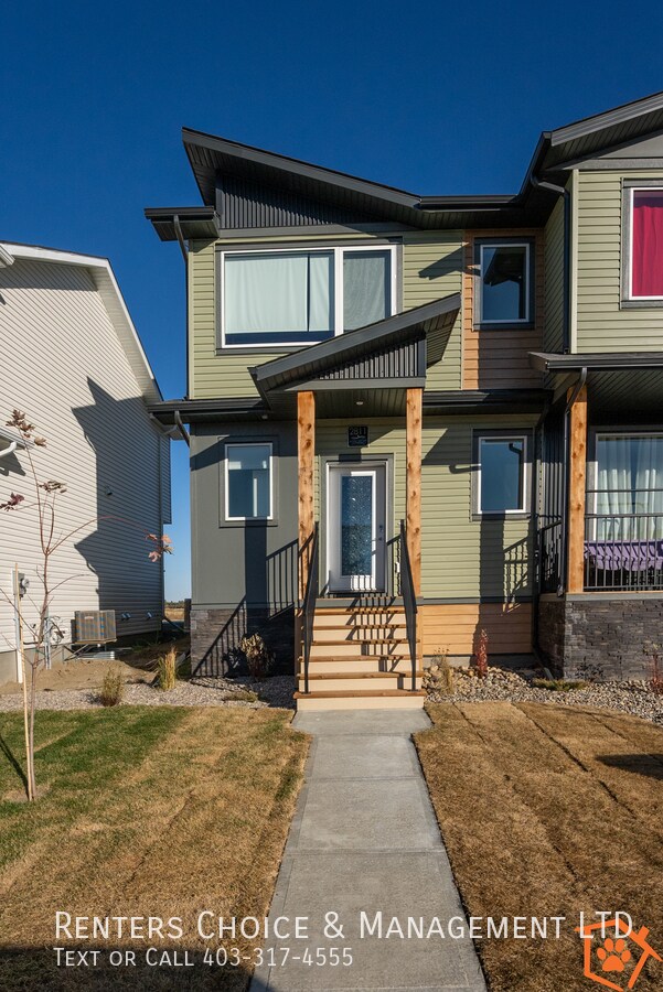 Photo du bâtiment - Newer, Pet Friendly Townhouse with Extra Storage