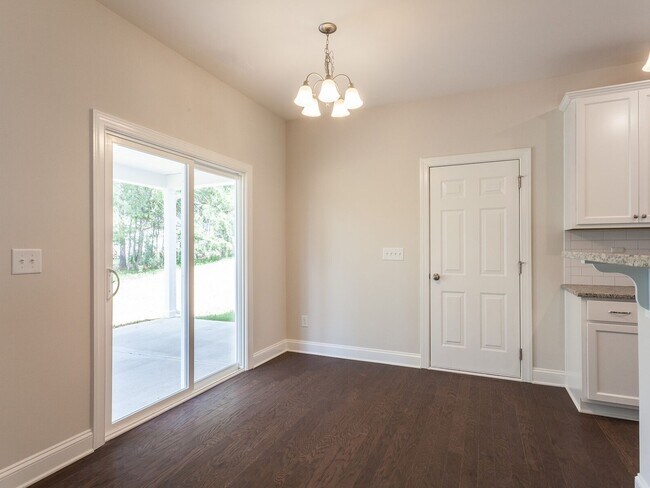 Foto del edificio - 409 Forest Glen Dr