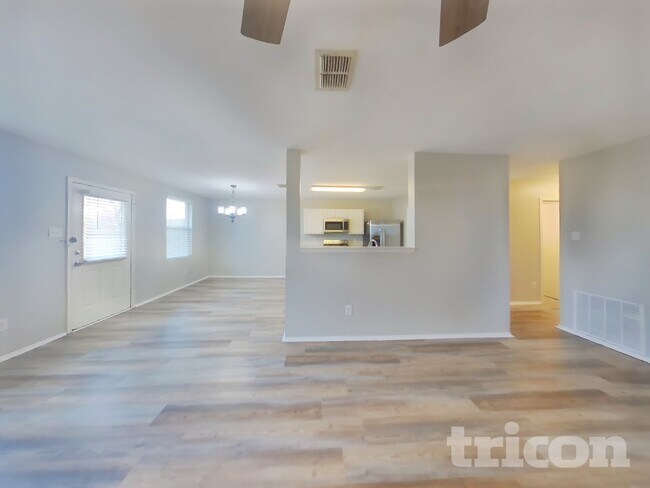 Foto del edificio - 1837 Wildrose Dr