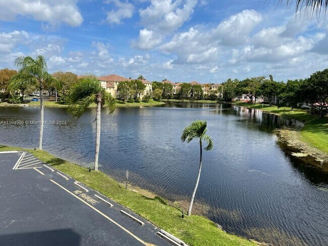 Foto del edificio - 250 Jacaranda Dr