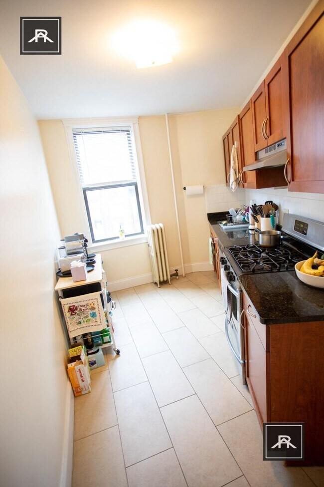 Foto del edificio - 3 bedroom in Allston MA 02134