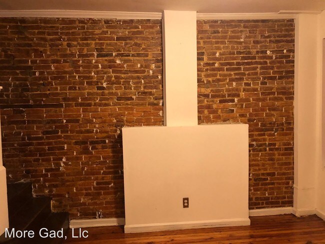 Building Photo - 3 br, 1 bath House - 2436 Preston St