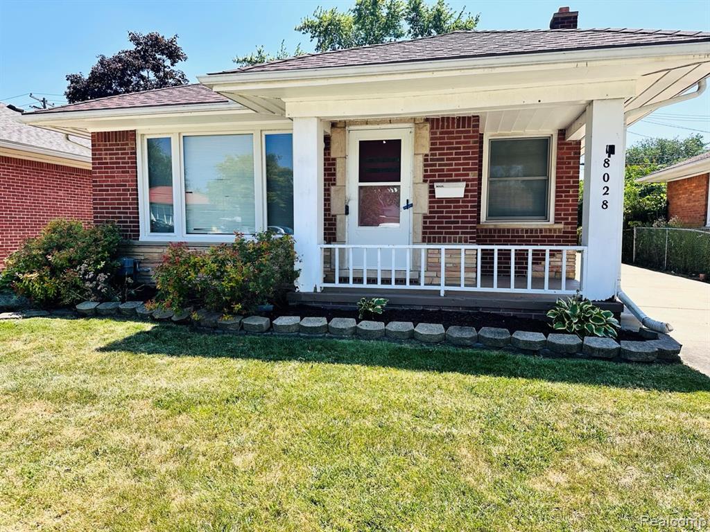 Foto principal - 18028 Empire Ave