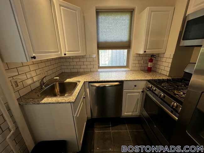 Building Photo - 31 Queensberry St