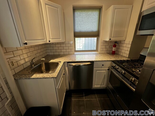 Building Photo - 31 Queensberry St