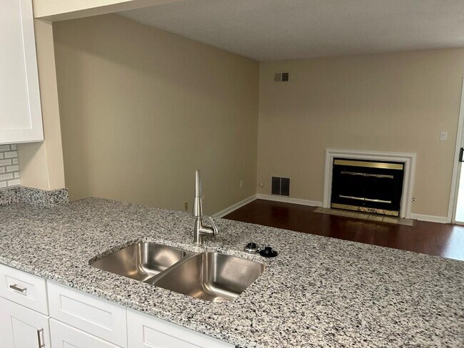Foto del edificio - 3529 Kennesaw Station Dr