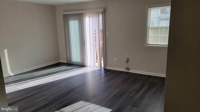 Foto del edificio - 2055 Pilgrim Dr